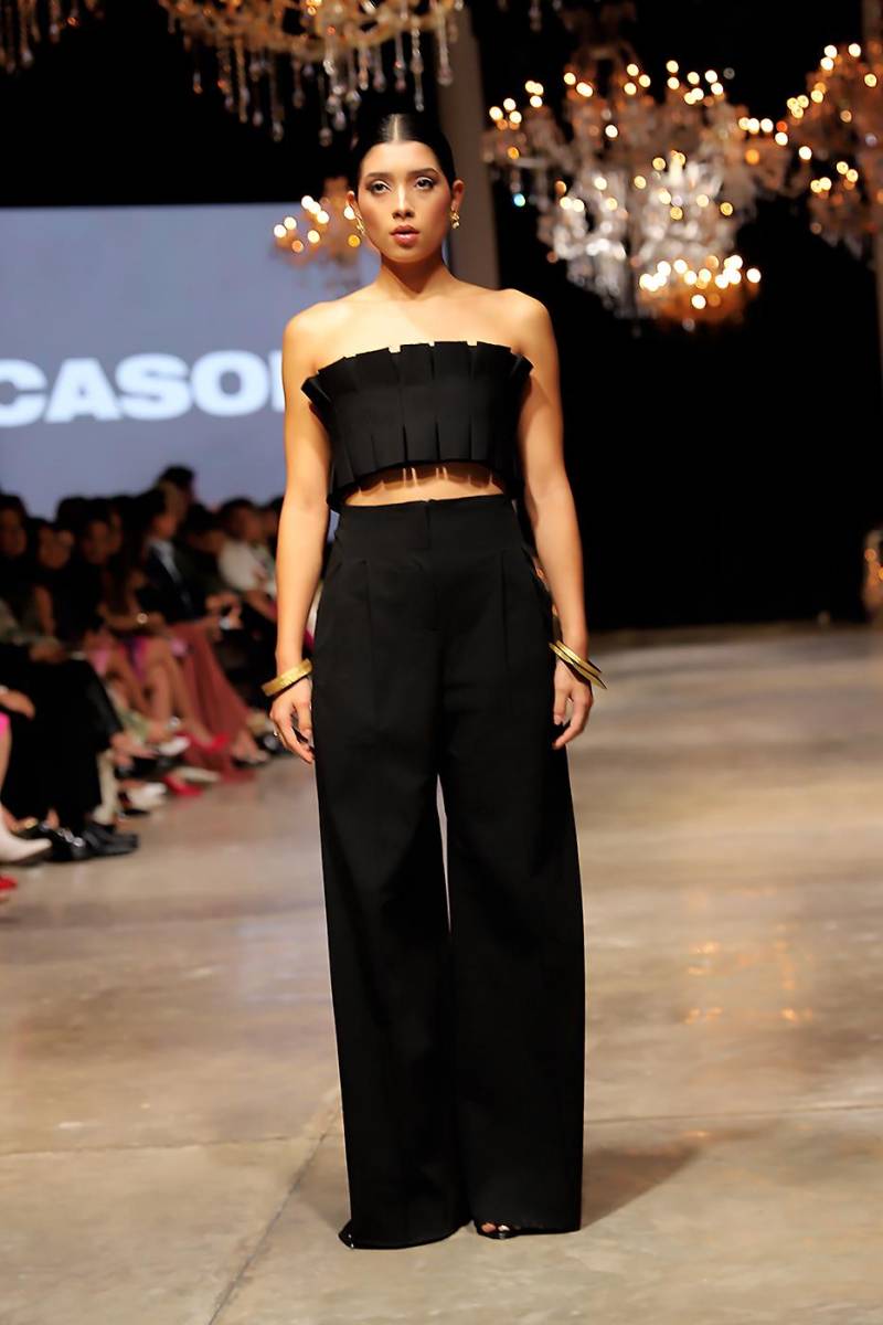 Casoná cierra con broche de oro BAC Estilo Moda 2024