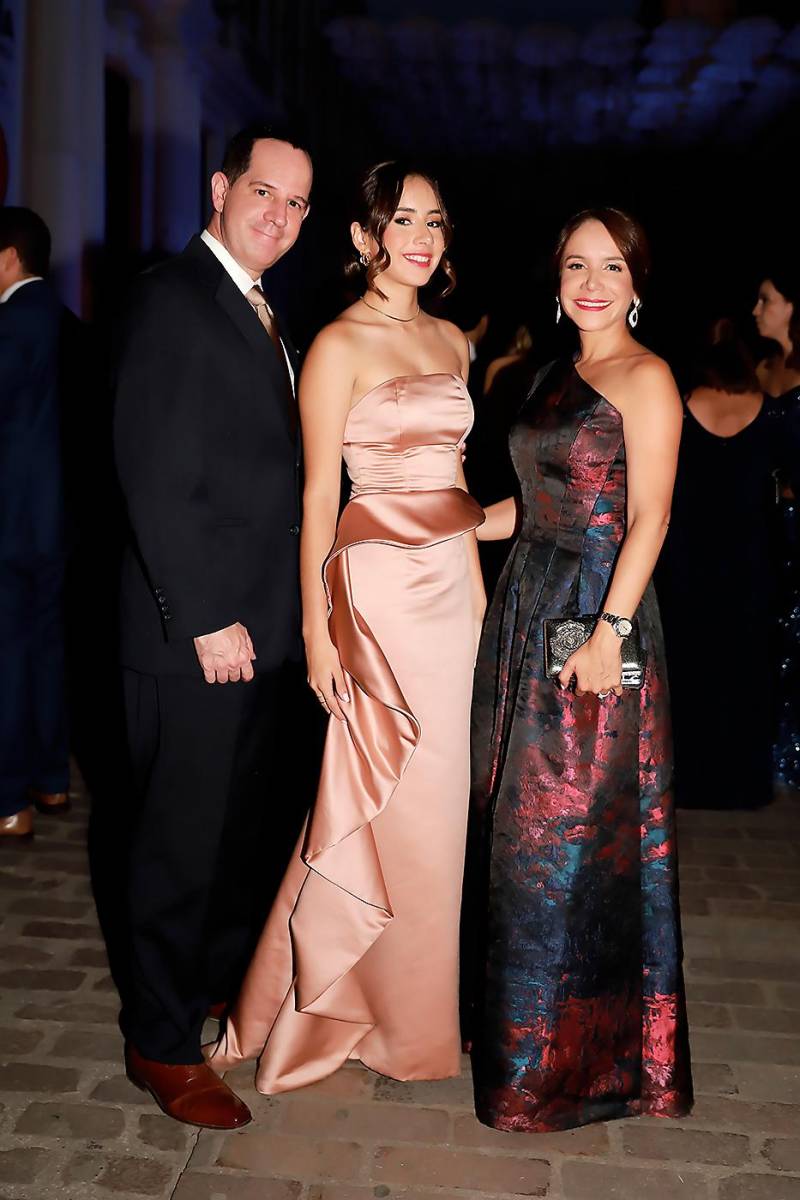 Fernando, Cecilia y Marcela Fiallos
