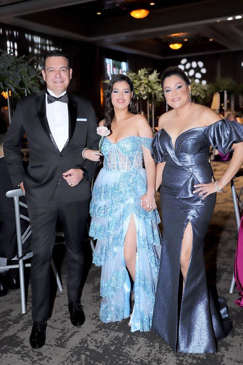 Carlos, Andrea Madero y Melissa Borjas.