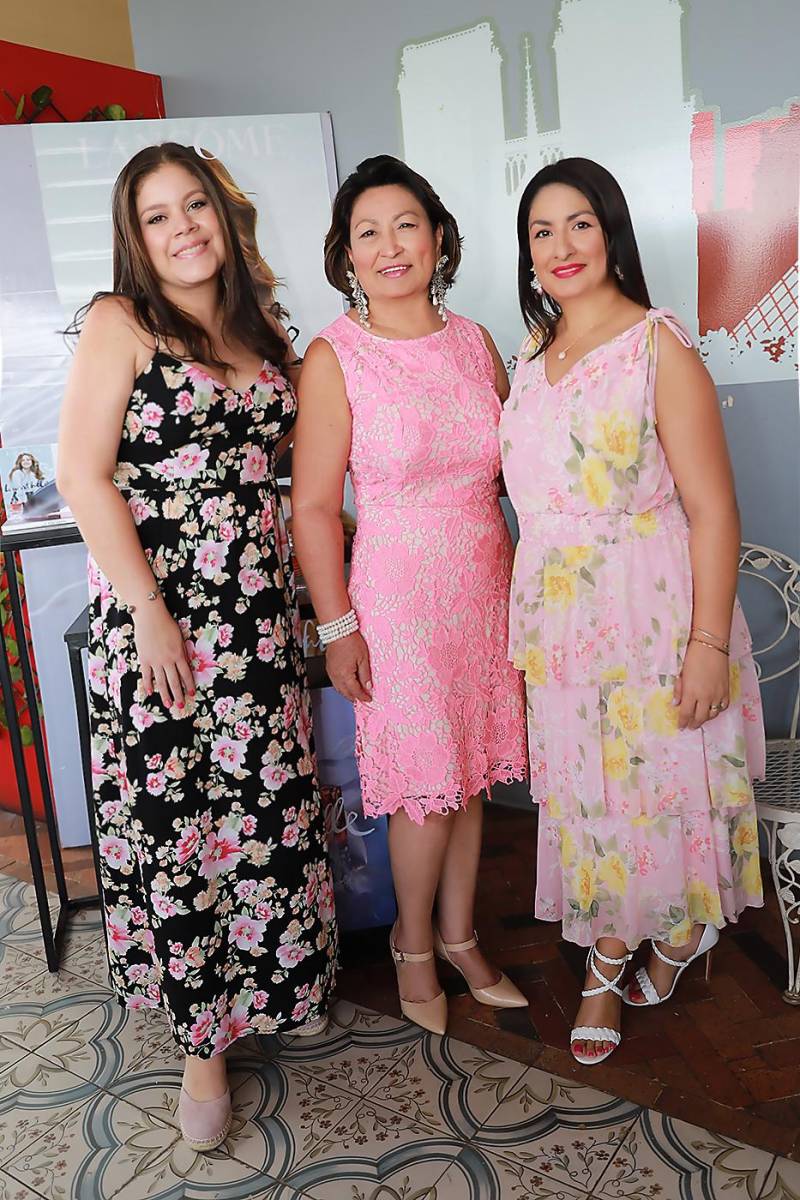 Melissa Cáceres, Marcia Vásquez y Rebeca Chacón
