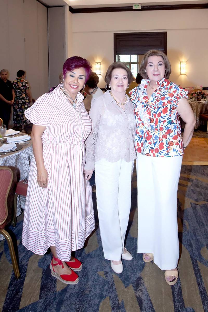 Laura y María Elena Abufele con Jeanneth Mahomar