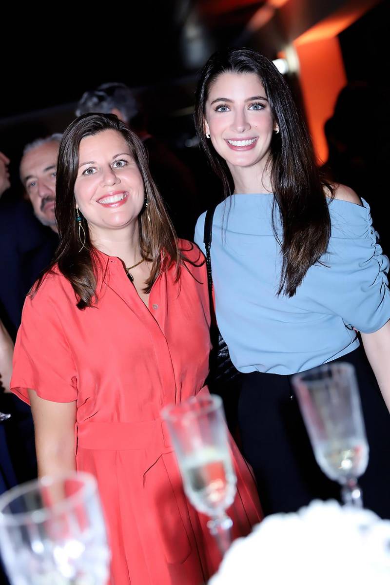 Victoria Ojeda y Giselle Larach.