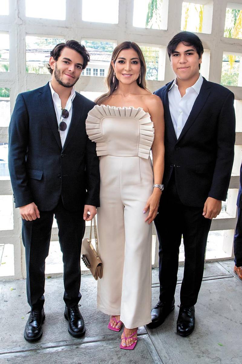 Lorenzo, Ericka y Alejandro Morales.