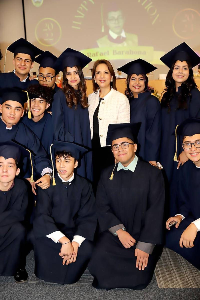 Adrián Avila, Rafael Barahona Kaory Rodas, Rosalpina Rodriguez Rectora y Directora del Campus UNITEC, Isabella Bulnes, Sofia Membreño, Cesar Meza, Johan Cáceres, Alejandro Blanco, Daniel Dominguez, Luis Emilio Pinel y Osman Funez
