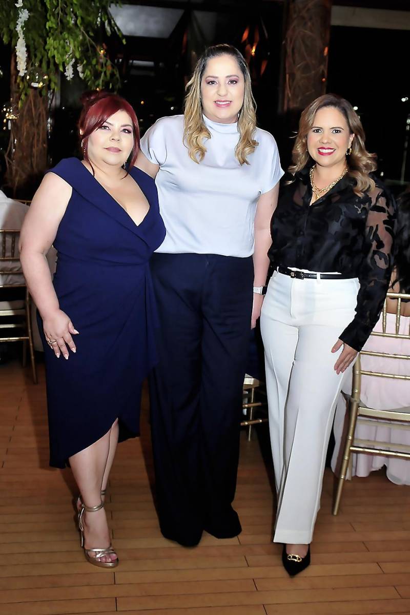 Karina Canahuati, Emma Araque y Beatriz Montalván.