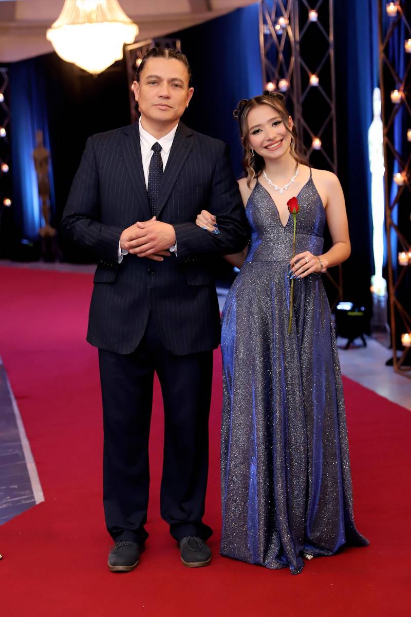 Desfile padres e hijos de la prom 2025 del Instituto San José del Carmen