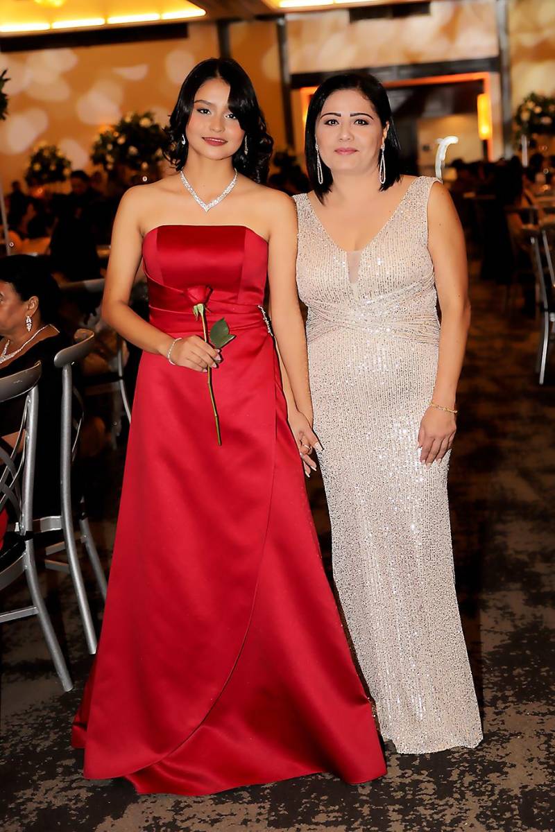 Génesis Sierra y Vicky Martínez.