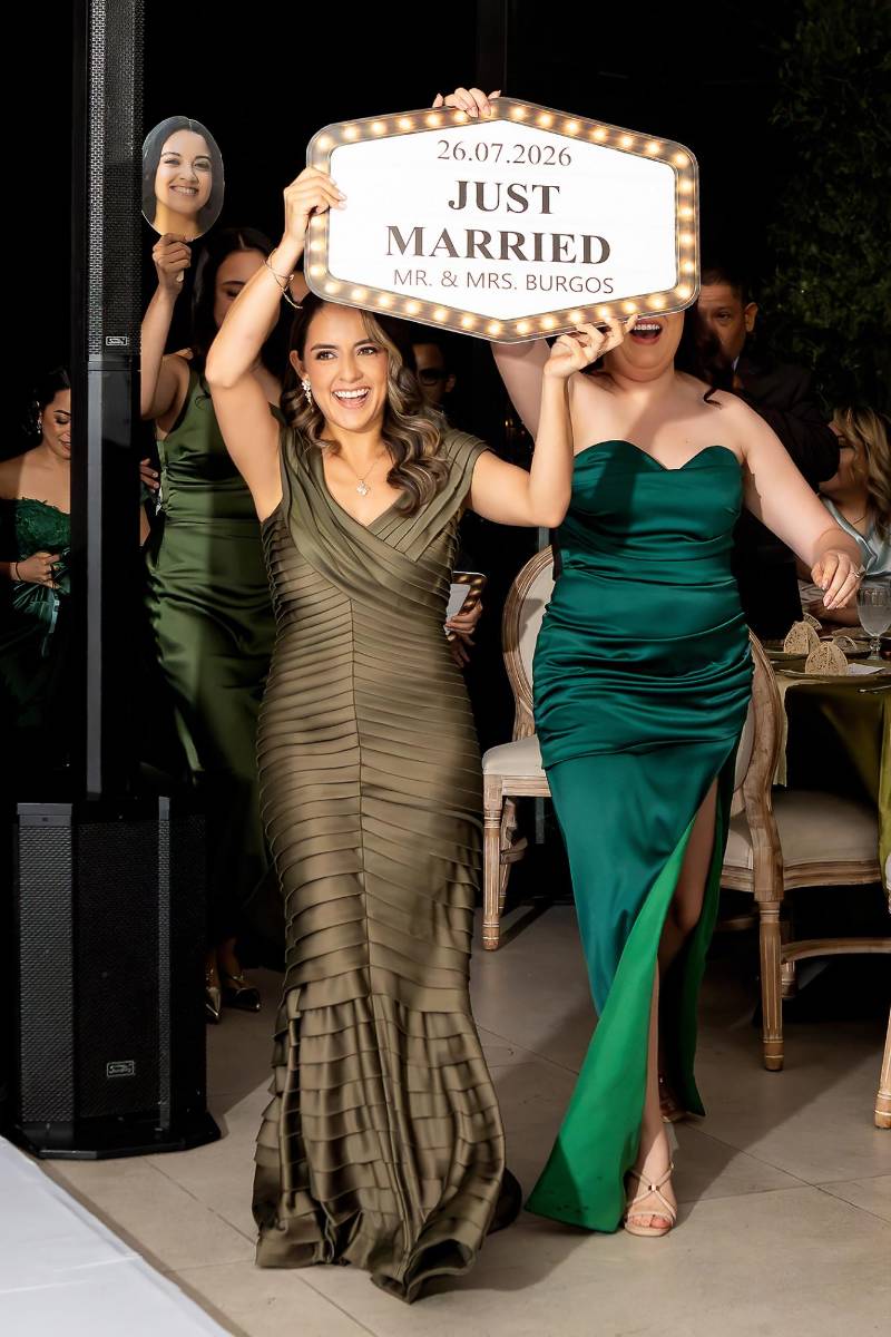 Yitzhak y Andrea disfrutaron de una fiesta alegre, divertida y llena de buenos momentos. Entre risas, música, abrazos y mucha energía, los novios y sus invitados celebraron por todo lo alto el comienzo de esta nueva etapa juntos. Gina Benítez y Soraya Chávez