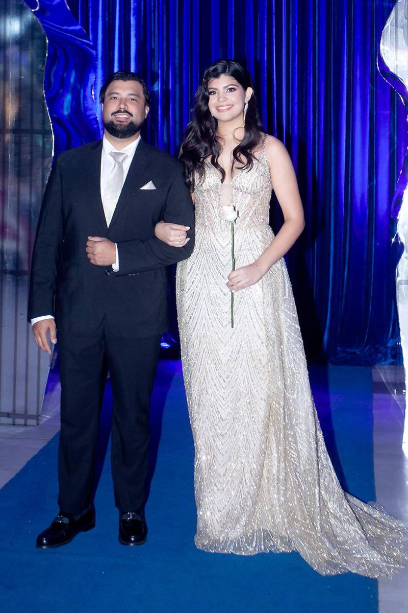 Emely Nicole Contreras López con su hermano Melvin Barahona.