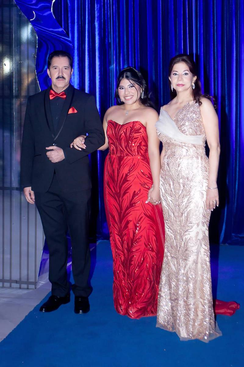 Gracia María Rodríguez con sus padres Mauricio Rodríguez y Sabrina Bonilla.