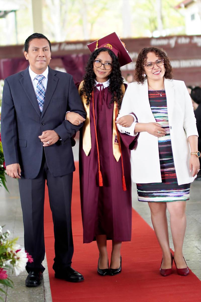 Graduación de los seniors 2026 de Mayan School