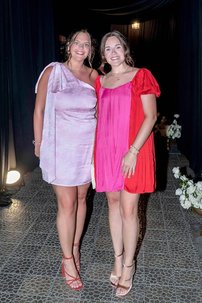 Isabel y Ashley Higgins.
