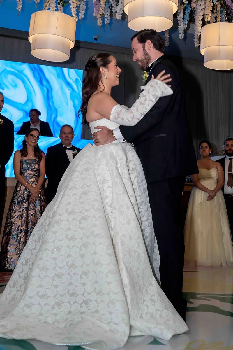 Los novios bailaron