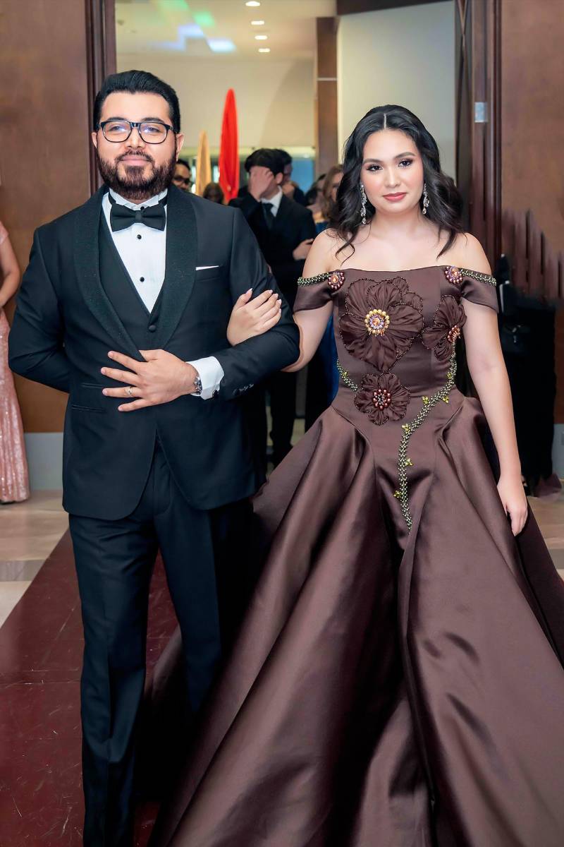 Desfile de Padres e Hijos en la gala de graduación de la Escuela Internacional Sampedrana 2026