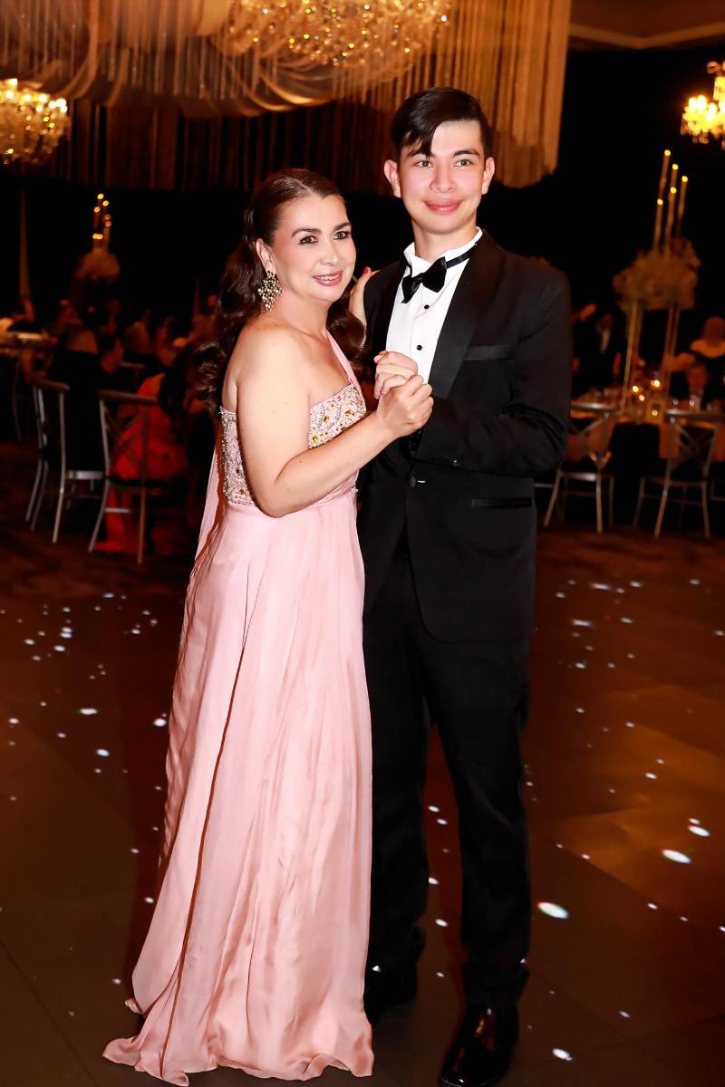 René Lacayo y su madre Vanessa Martínez. 
