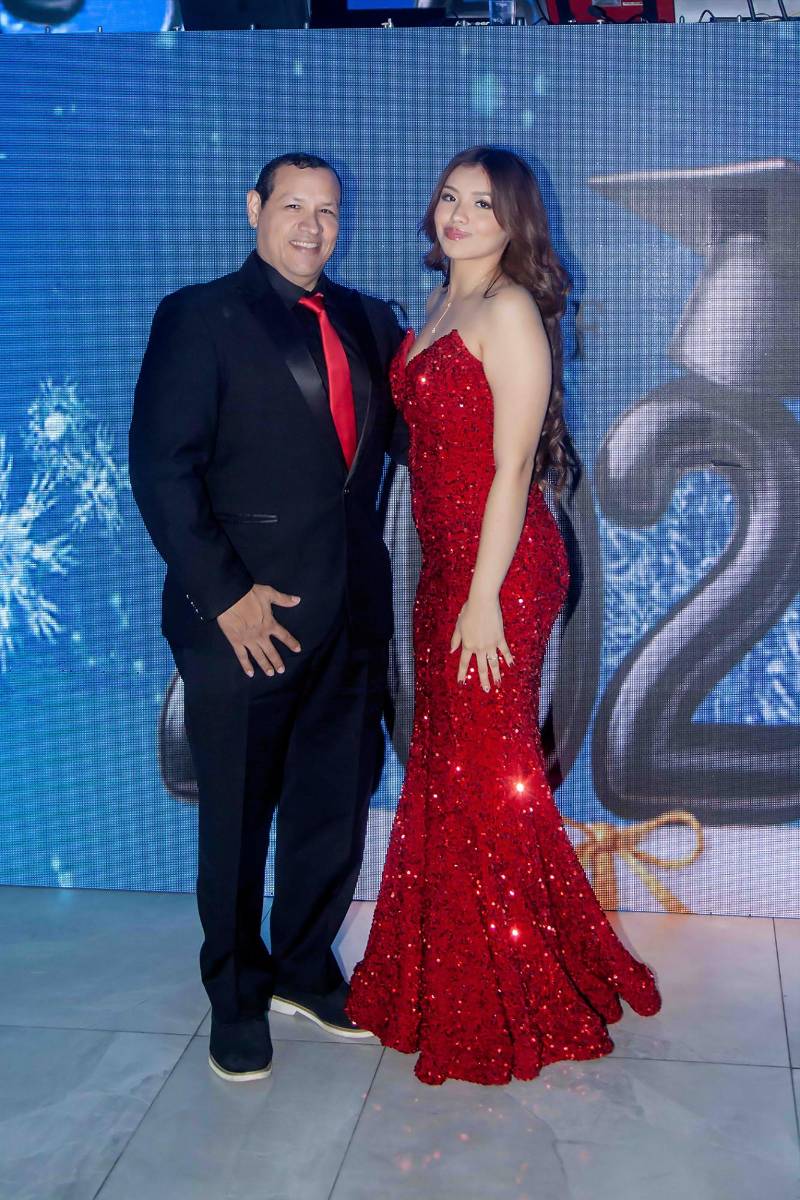 Desfile padres e hijos de la prom 2025 de Saint Peter Academy