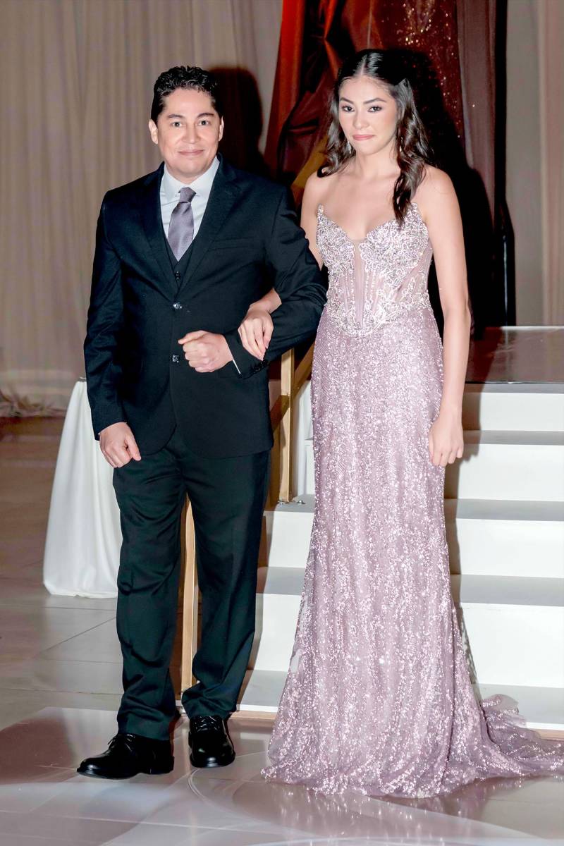 Ariana Cristina Reyes Castro y su padre Roberto Reyes. 