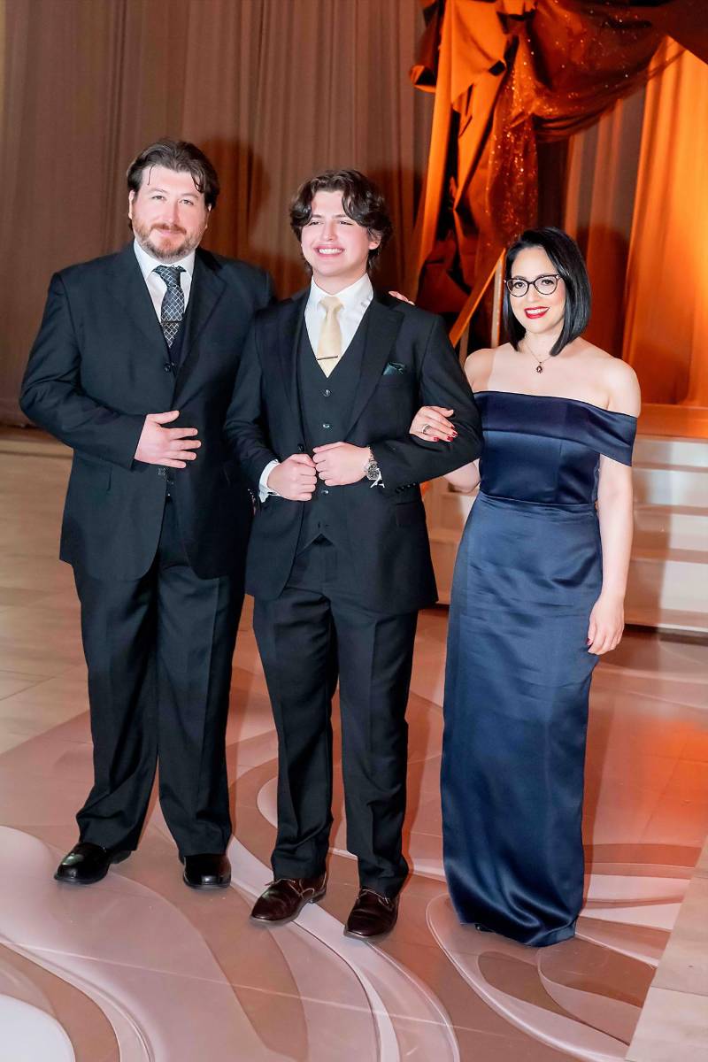 Gerardo Xavier Umanzor Andino con sus padres Gerardo Umanzor y Belinda Andino. 