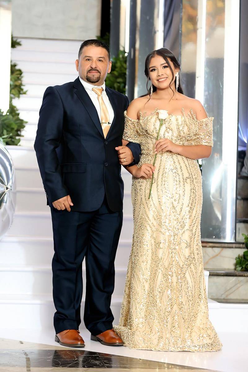 Isabella Flores.