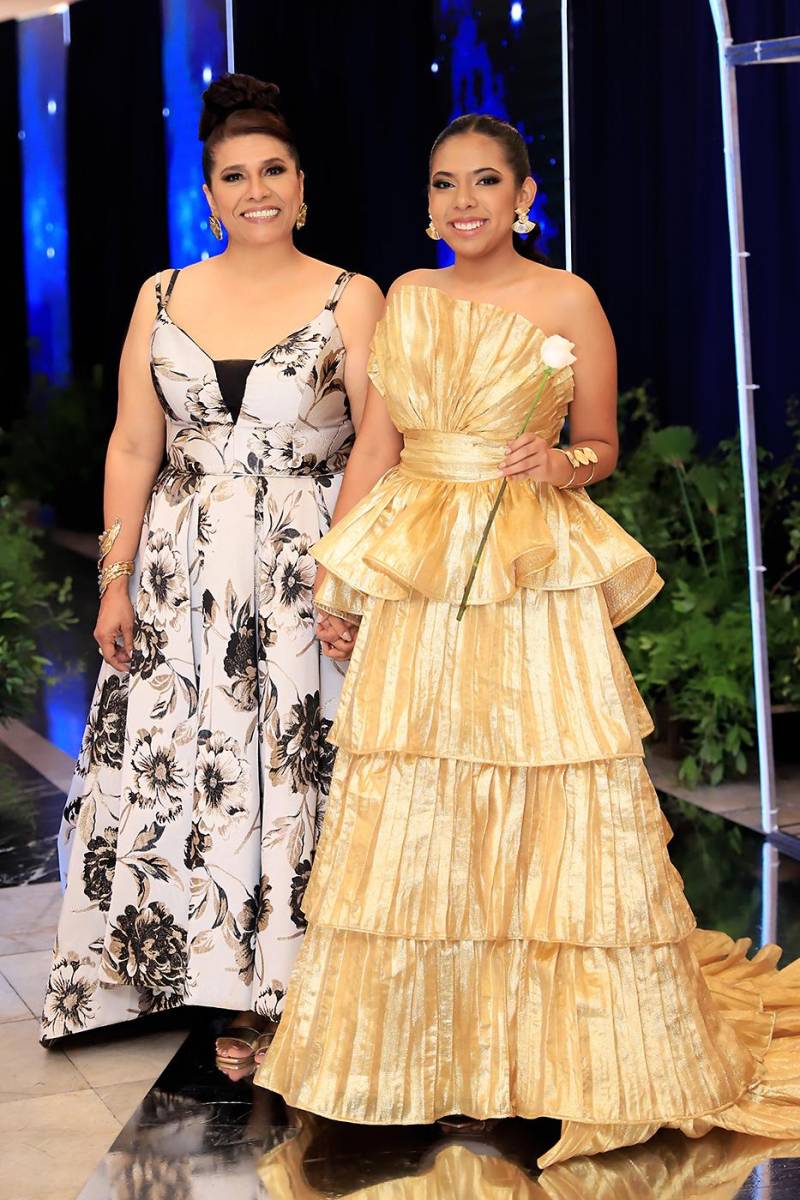 Karla Blandín y Karla Canales.