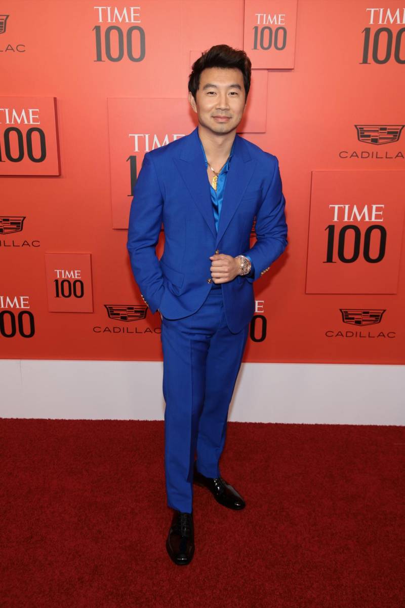 Simu Liu en Versace.