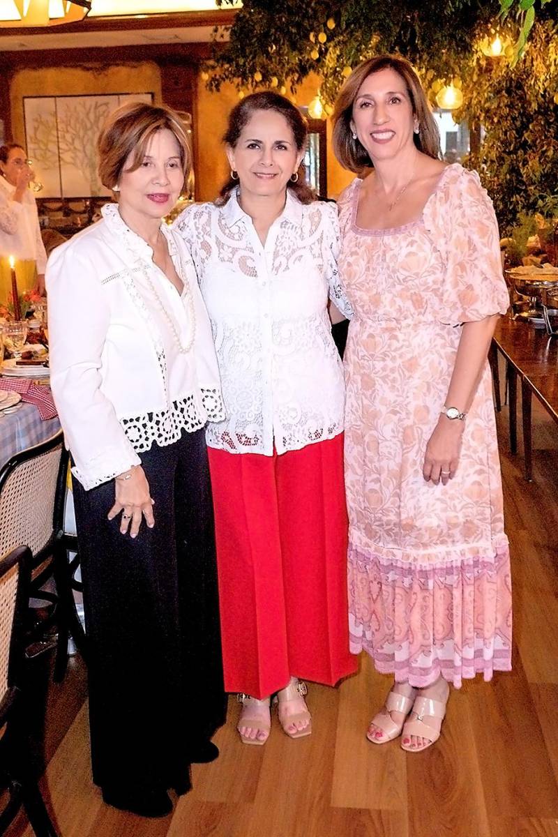 Eleonora Cantero, Claudette Kattan y Mayte Bendaña.