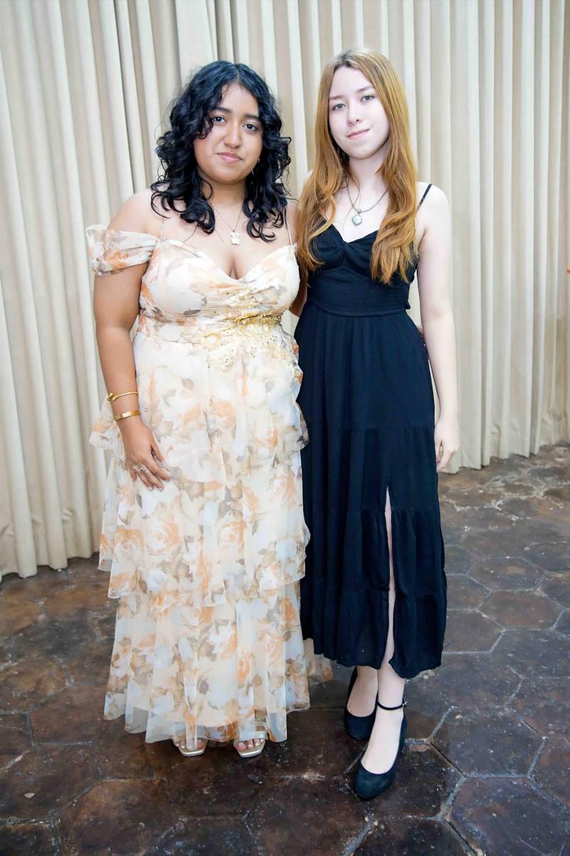 Gabriella López y Emilia Farach.