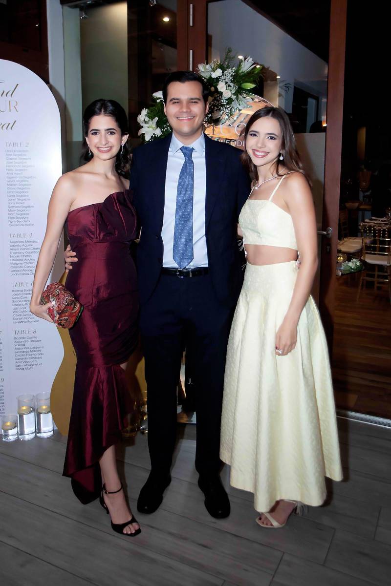 Sabrina Chahín, Carlos Cabrera y Mary Ann Chahín.