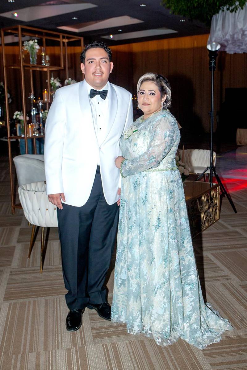 Héctor David Aguilar y su madre Cinthya González.