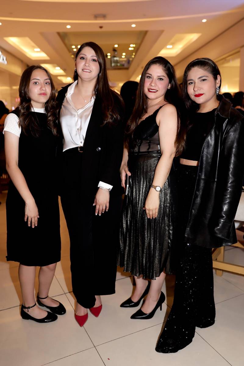 Valeria Lozano, Jackeline Herrera, Vivian Inestroza y Yulissa Zelaya
