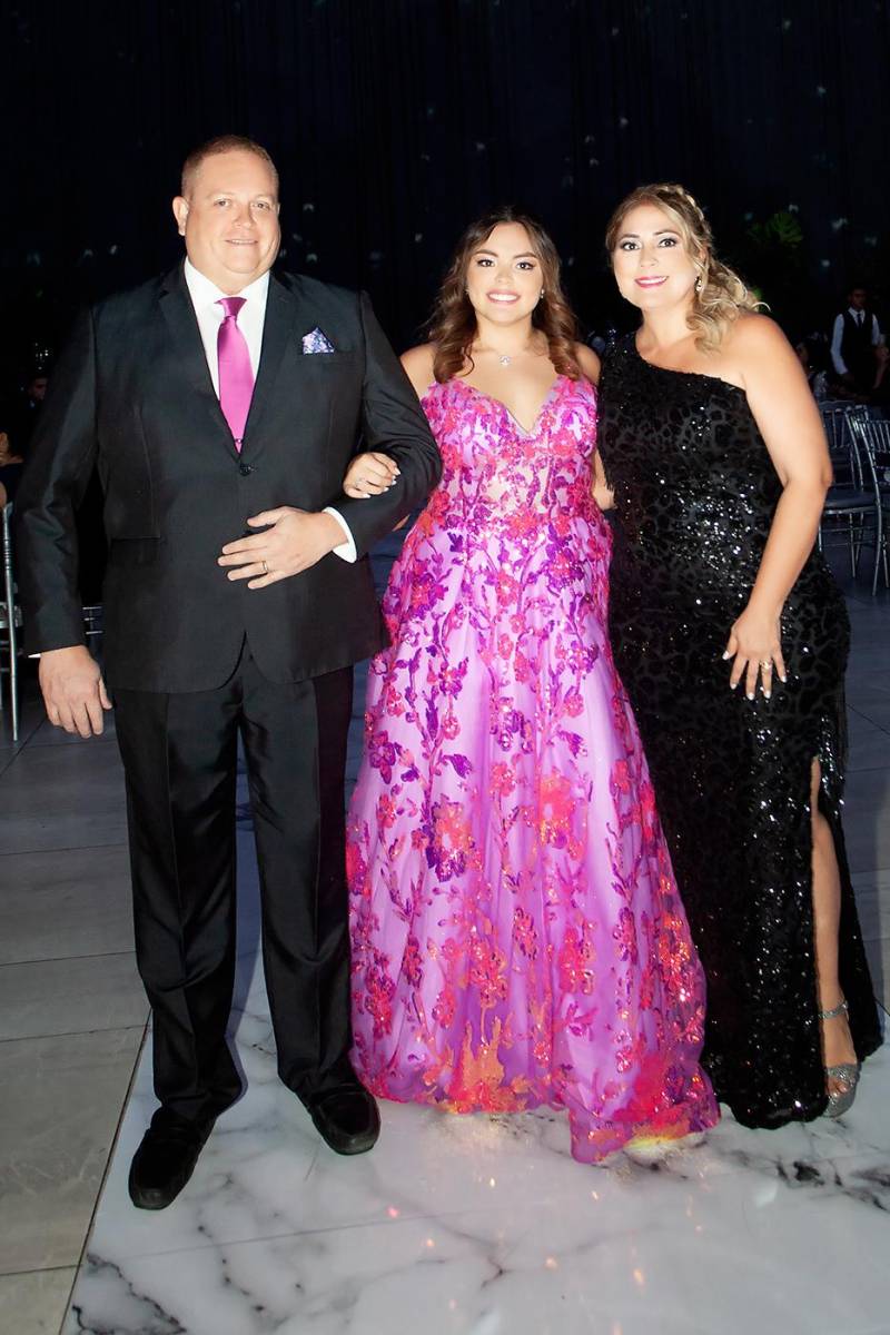 Alejandro Fernández, Elisa Fernández y Sonia Alvarado
