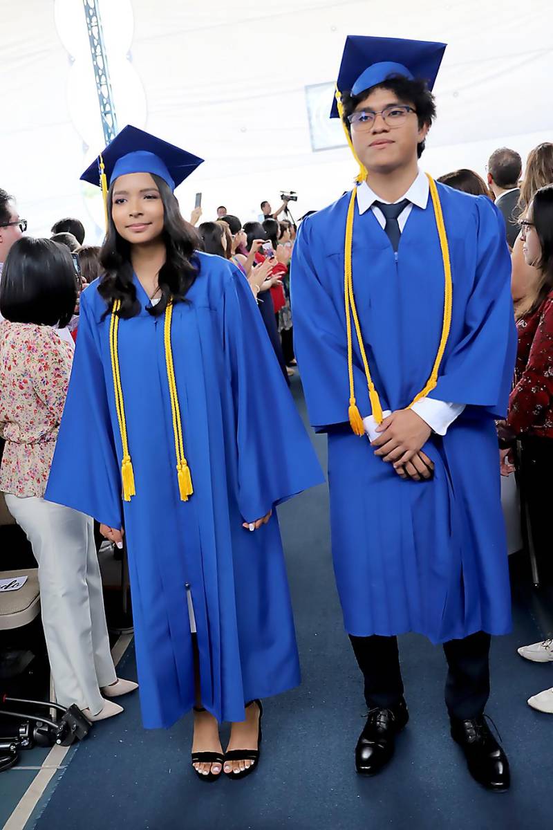 Desfile de graduados en Macris School 2023