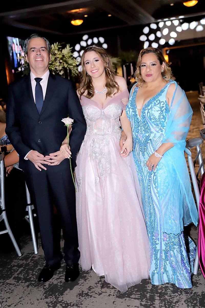 Luis, Sophia Zelaya y Zoraida Velásquez.