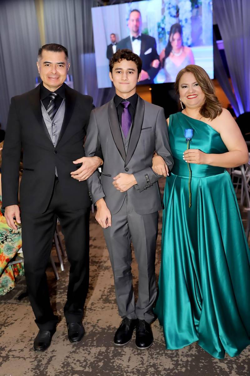 German Noé Arias Soriano con sus padres German Noé Arias y María Lizzeth Soriano 