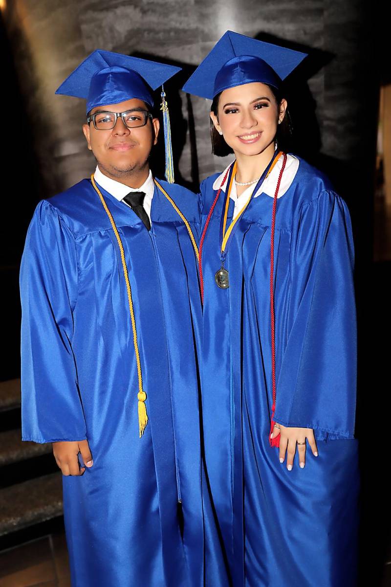 Gabriel Castro y Rebeca Gonzales