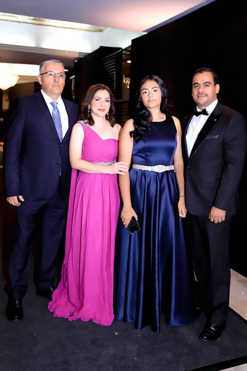 Invitados a la prom 2025 de DelCampo School