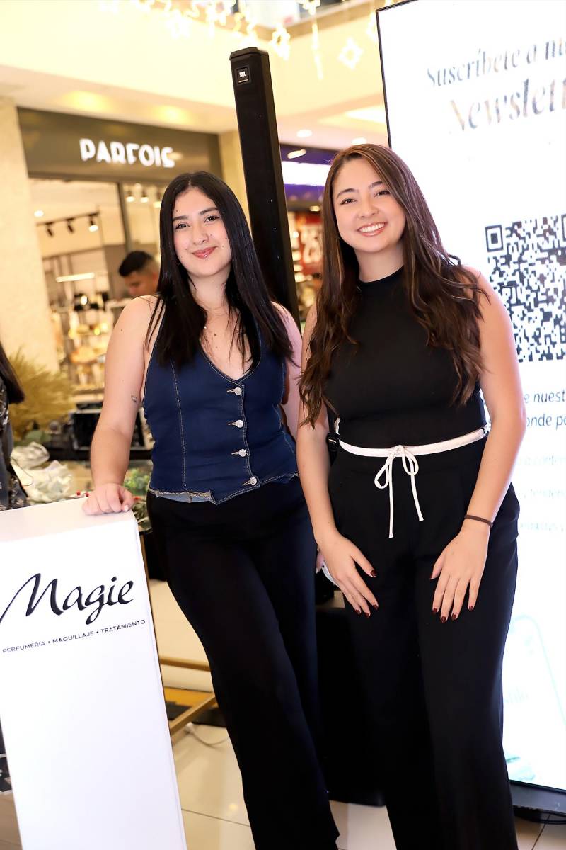 Marcela y Alexandra Elvir.