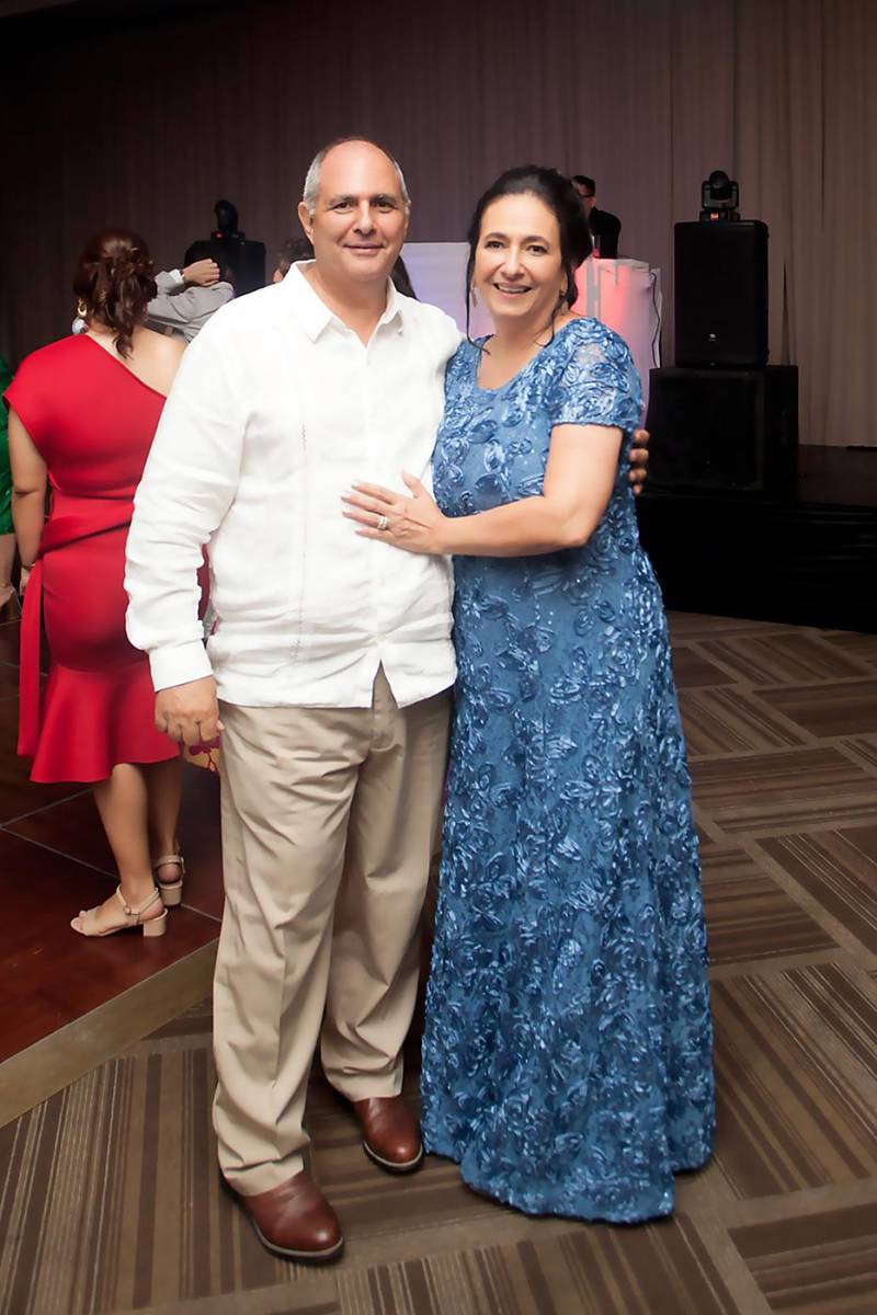 Fawsy Andonie y Gloria Peña, padres del novio