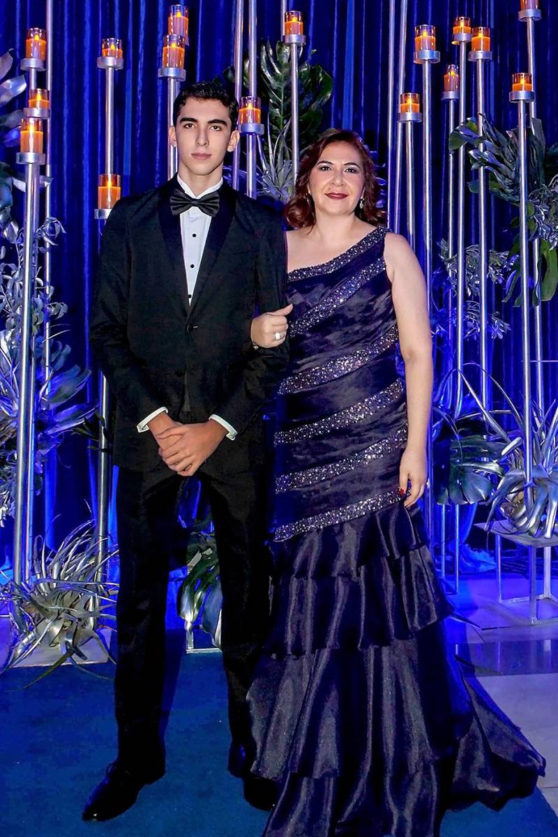 Denis Jesús Perdomo y su madre Melissa Yacaman.