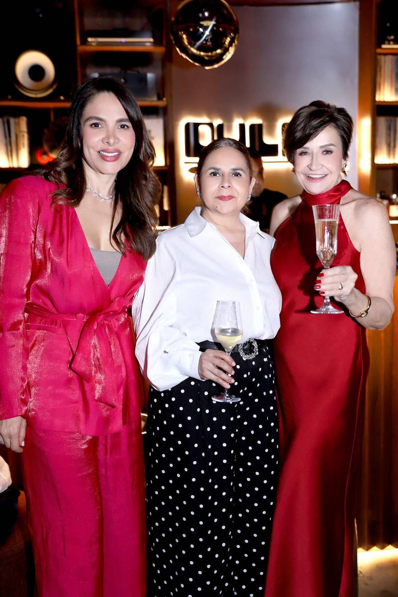 Ana Melissa Paz, Vicky Batres y Lisa Hilsaca