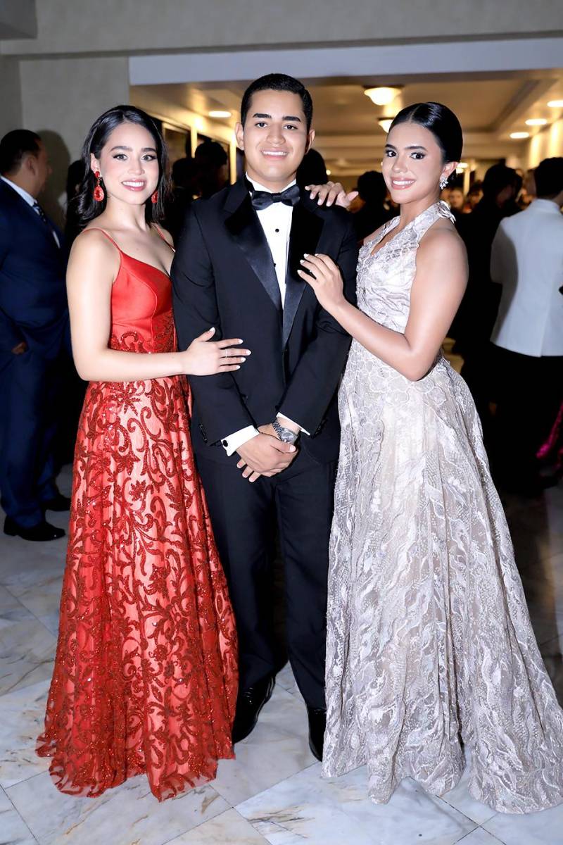 Fiesta de la prom 2025 de DelCampo School