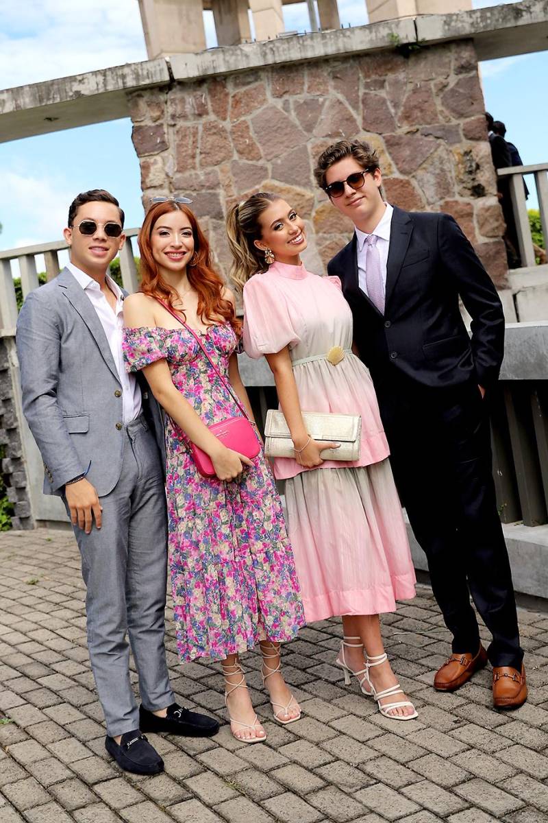 Gabriel Barahona ,Lucia Arita ,María Paula Palacio y Fernando Fiallos