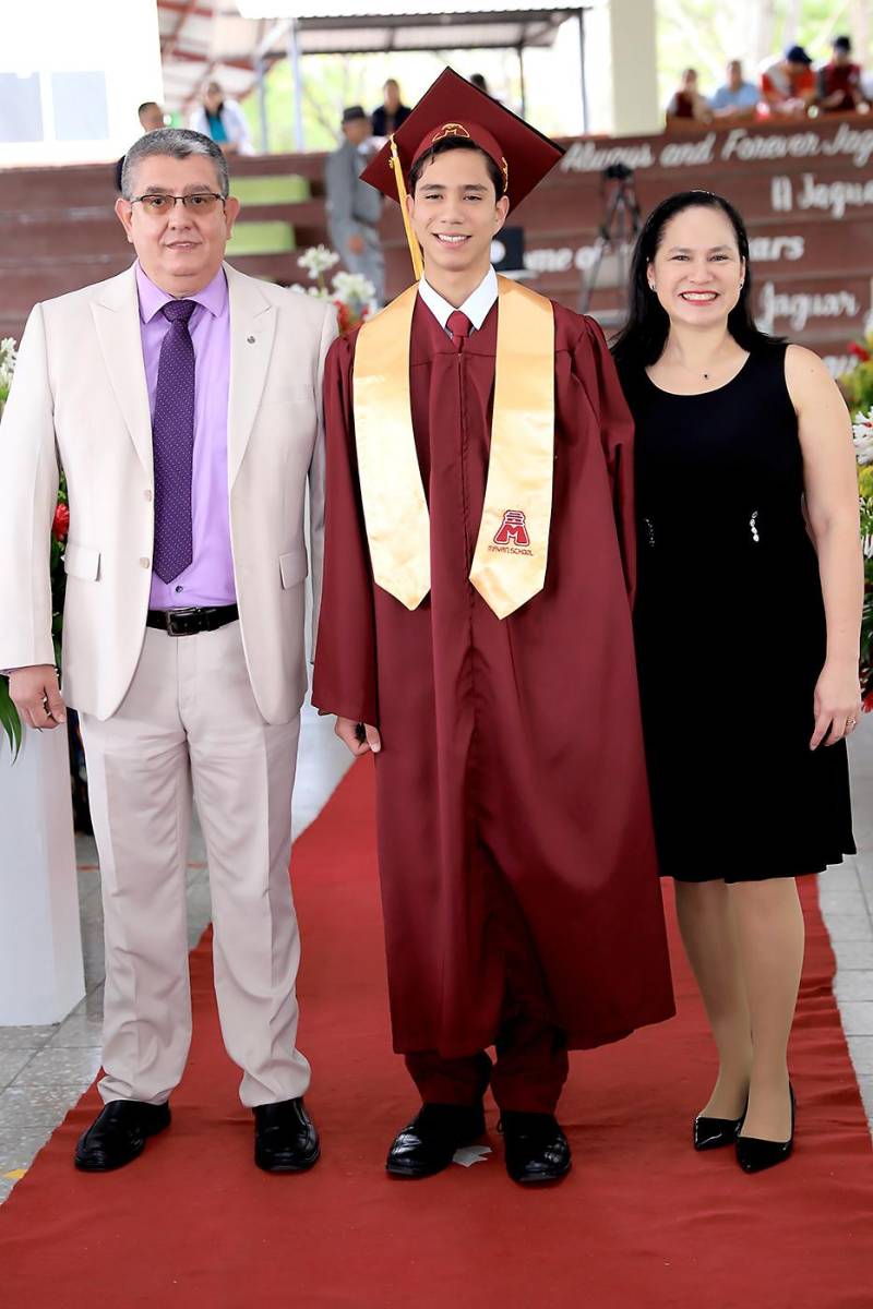 Graduación de los seniors 2025 de Mayan School