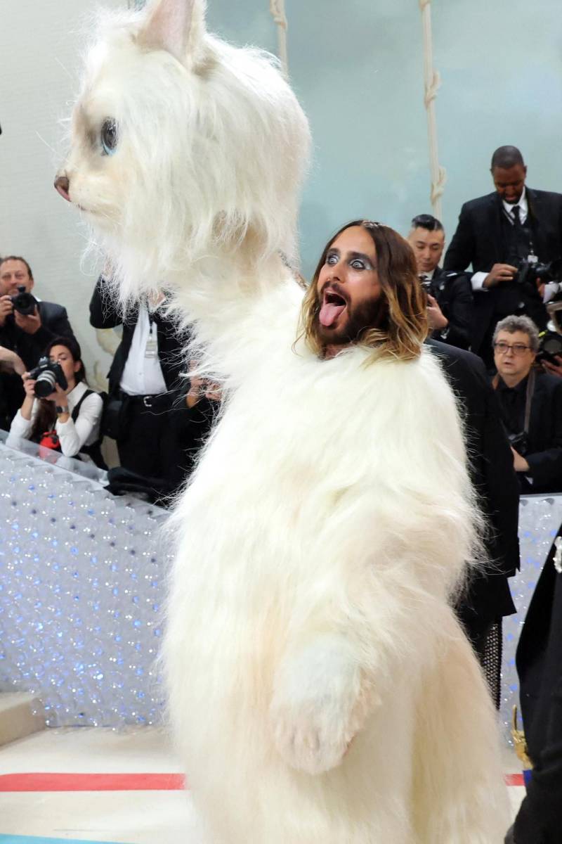 Jared Leto emuló a Choupette, la amada mascota de Lagerfeld