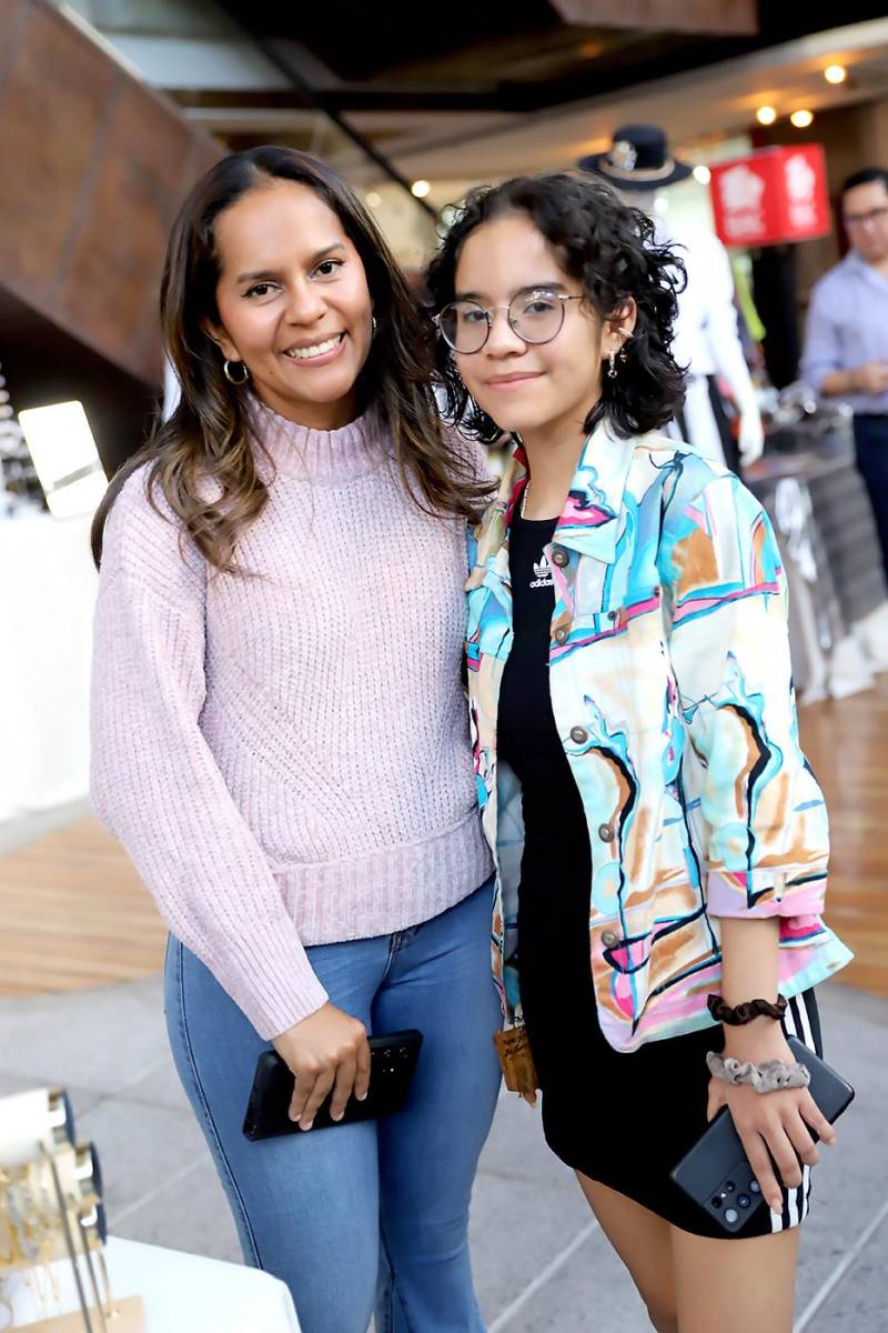 Dariela Urbina e Izel Vallejos. 