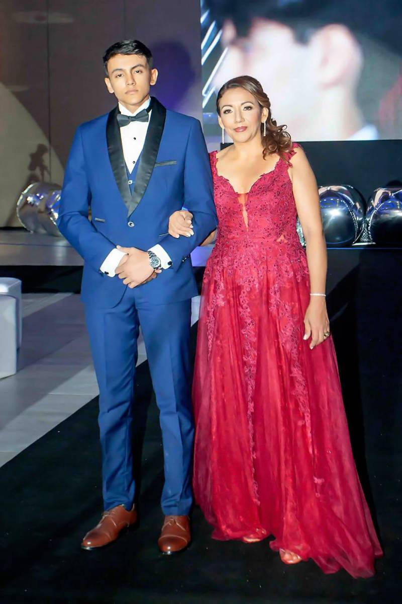 Daniel Zelaya y su madre Lisseth Mejía.