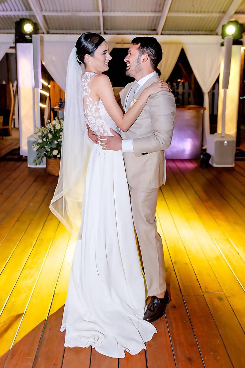 Stephanie y Daniel durante su primer baile.