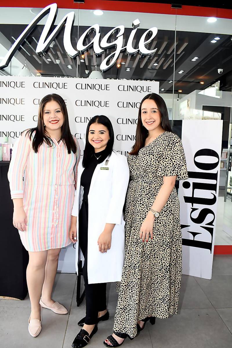 Perfumerías Magie y ESTILO presentaron una relajante experiencia en la que un grupo de invitadas aprendió paso a paso los secretos de la rutina beauty con los innovadores productos de Clinique. En la imagen, las anfitrionas del evento; Melissa Cáceres, María José Flores y Marcela del Cid 