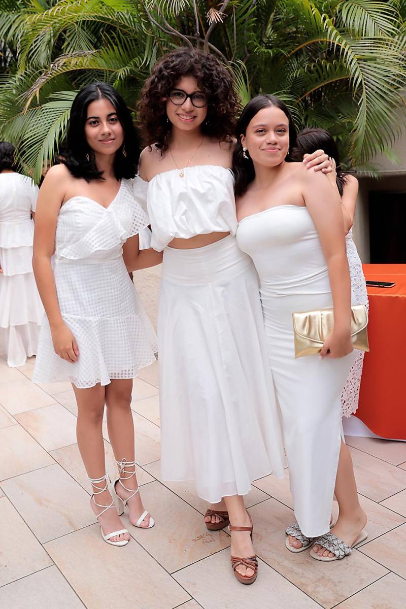 Kiara Espinoza , Enma Saenz y Kamilah Escobar