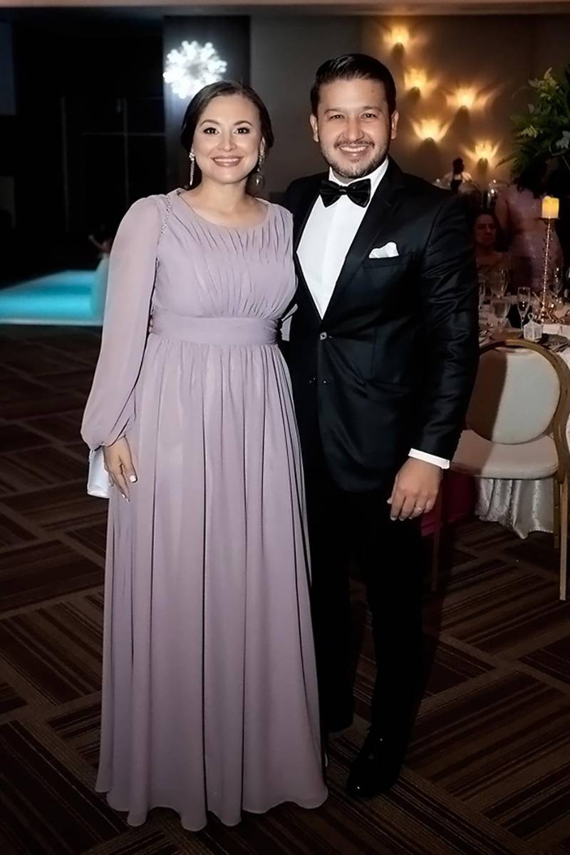 Rita Flores y Alejandro Alvarado, padrinos de la boda